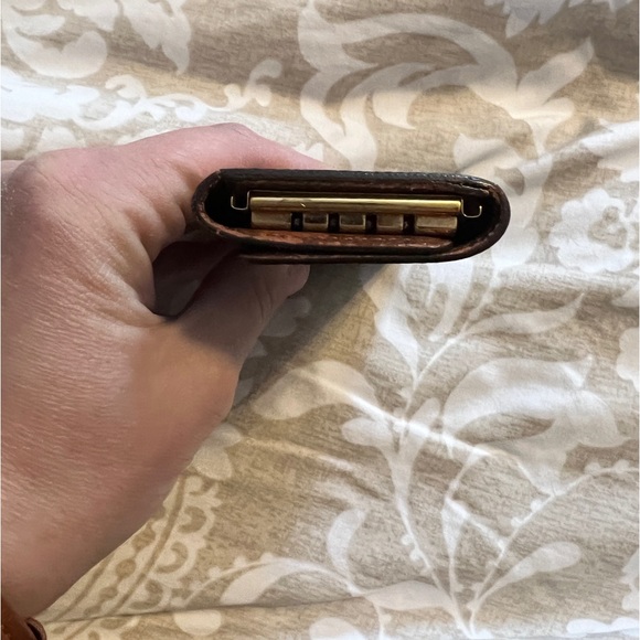 Louis Vuitton 4 key Holder - Picture 6 of 8